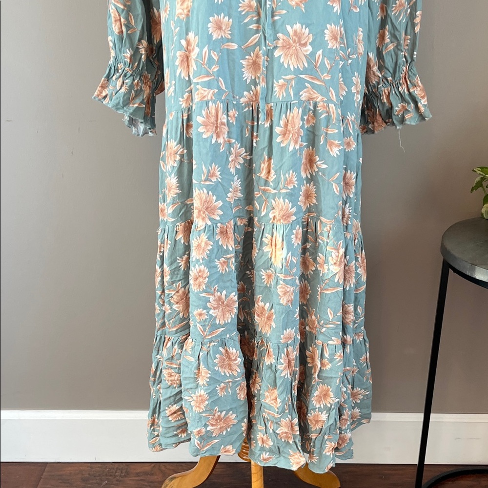 Boho Floral Tiered Long Sleeve Maxi Dress - Pale Blue Floral - Picture 4 of 9